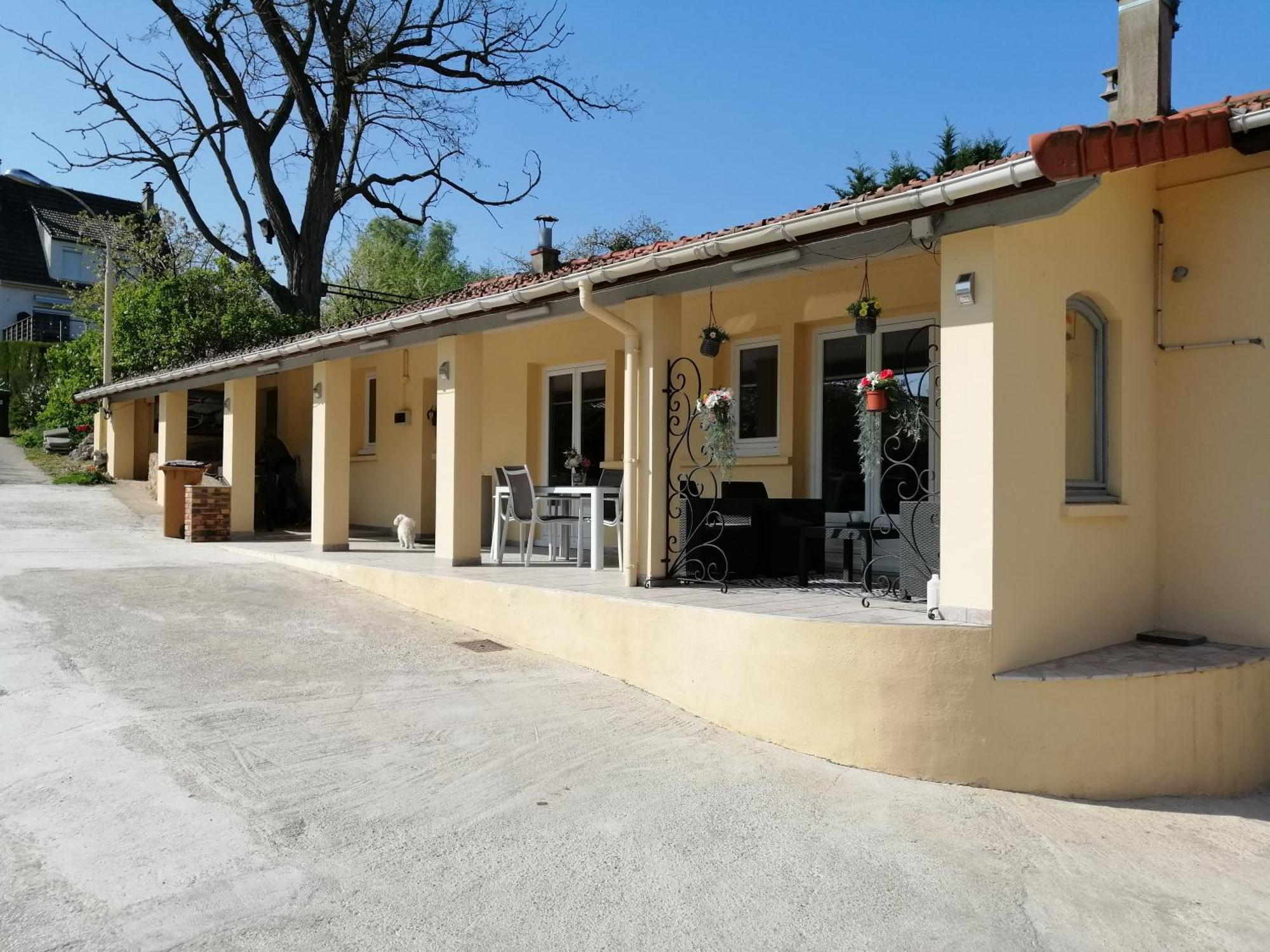 Maison Avec Jardin Au Calme Proche De Paris Holiday home Longpont-sur-Orge